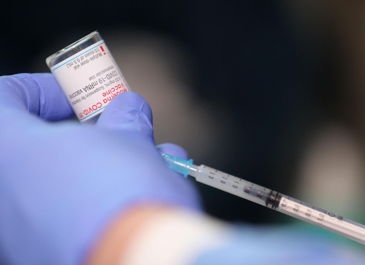 Una tercera dosis de Moderna reduce "sustancialmente" el riesgo de infección por ómicron Una tercera dosis de Moderna reduce "sustancialmente" el riesgo de infección por ómicron