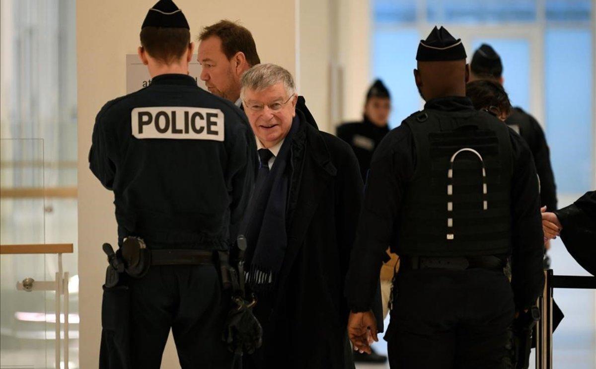 El antiguo CEO de France Télécom Didier Lombard, llegando este 20 de diciembre al juzgado