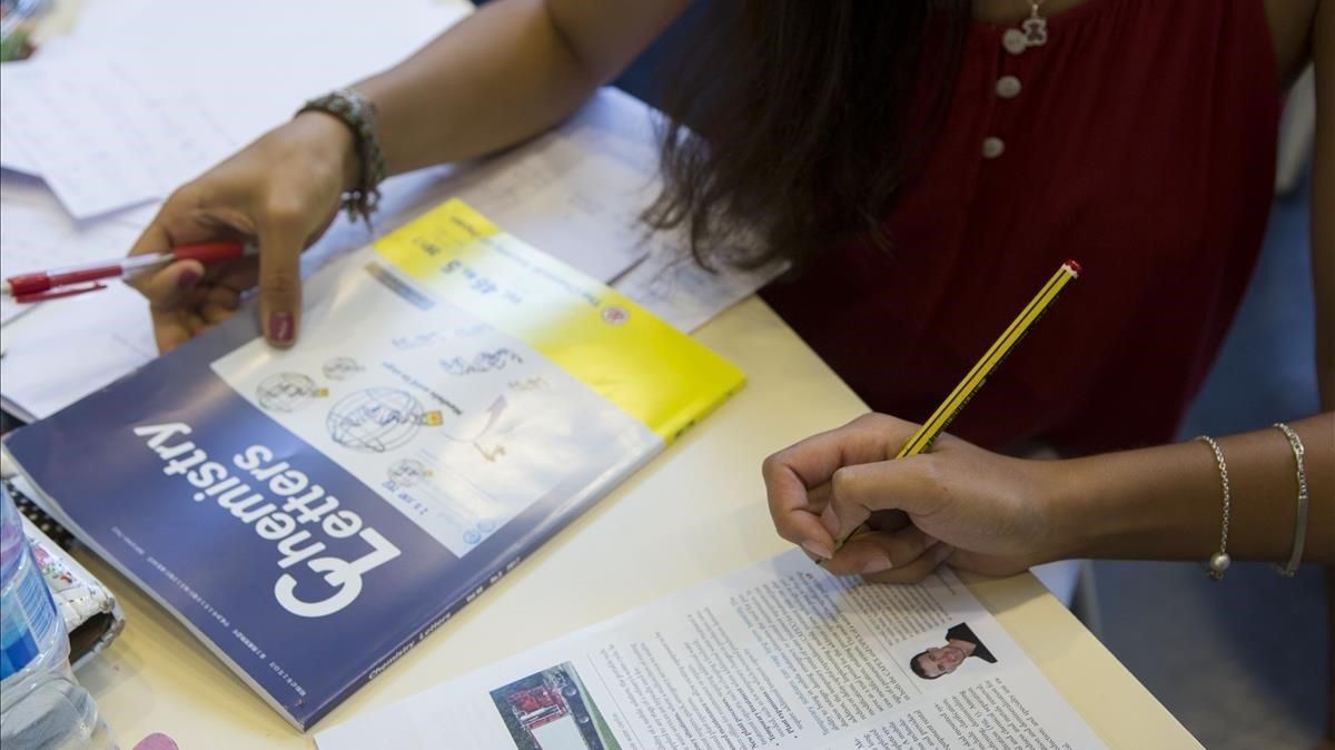 Una estudiante universitaria. Una estudiante universitaria.