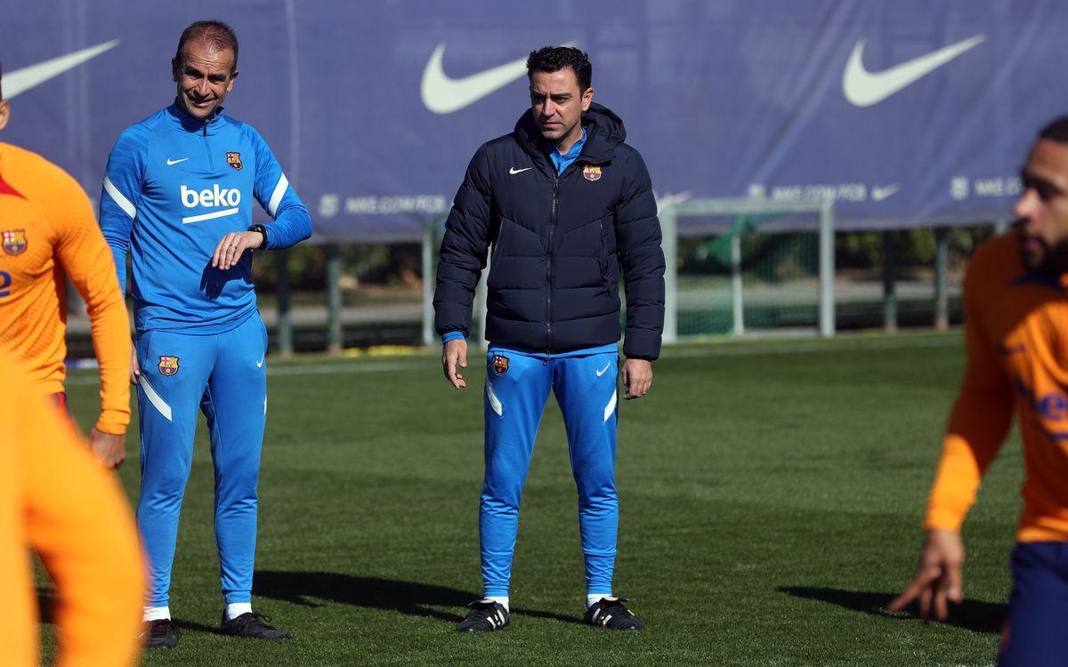 Xavi, en el entrenamiento del Barça antes del viaje a Nápoles.