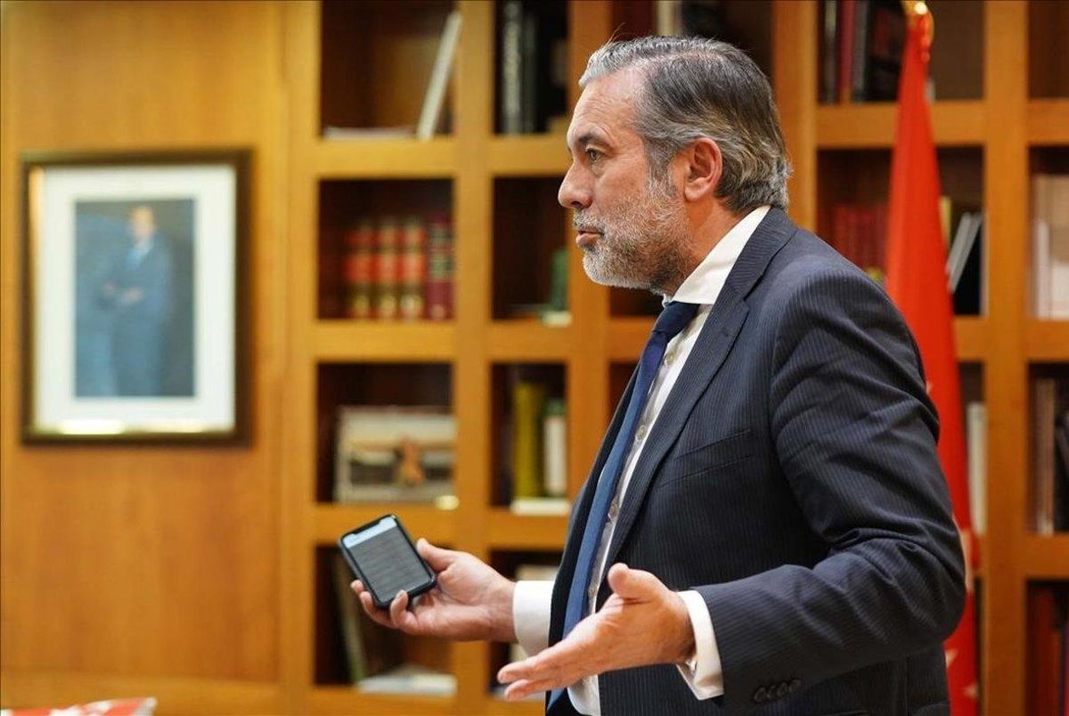 Entrevista a Enrique López y López , consejero de la Comunidad Autonoma de Madrid de Interior Justicia y Víctimas del Terrorismo. Entrevista a Enrique López y López , consejero de la Comunidad Autonoma de Madrid de Interior Justicia y Víctimas del Terrorismo.