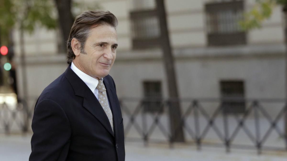 Josep Pujol se querella contra Albert Rivera por decir que su familia había robado 2.500 millones de euros. Josep Pujol se querella contra Albert Rivera por decir que su familia había robado 2.500 millones de euros.