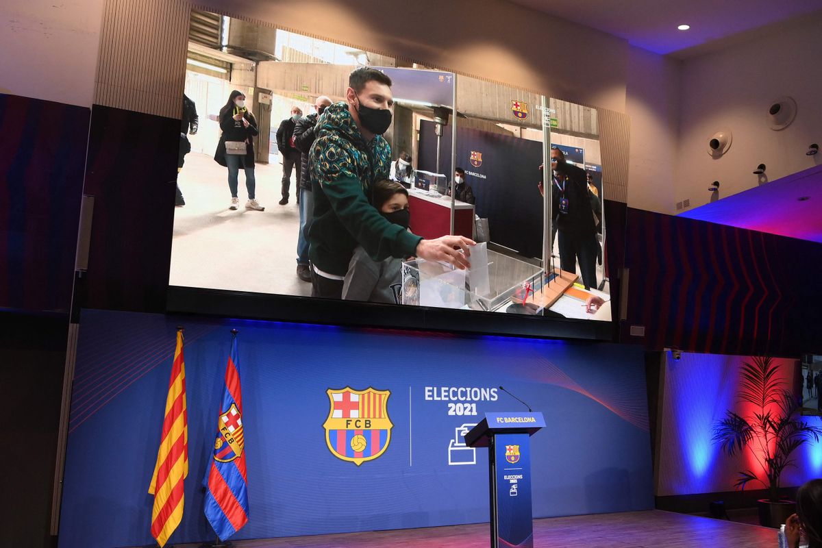 Messi vota junto a su hijo Thiago Messi vota junto a su hijo Thiago