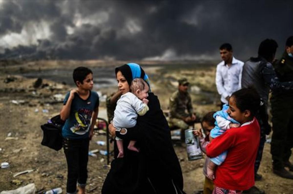 Familias desplazadas por la ofensiva gubernamental contra Mosul. Familias desplazadas por la ofensiva gubernamental contra Mosul.