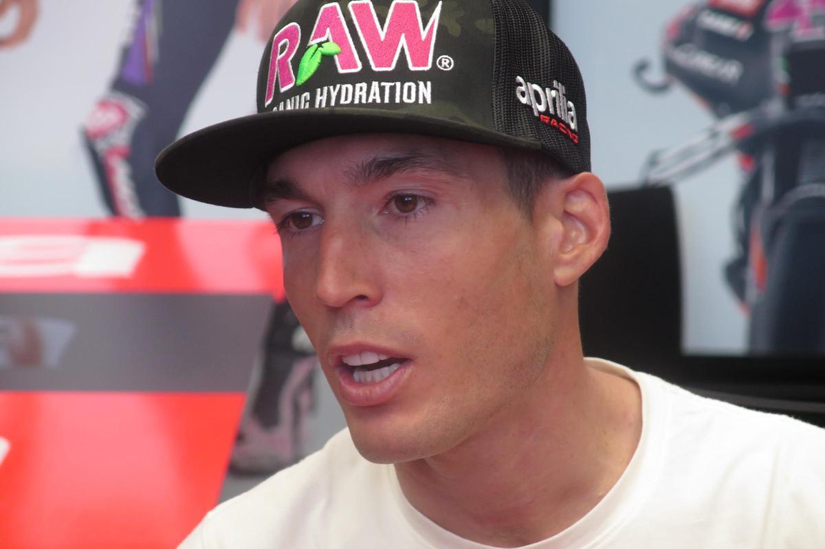 Aleix Espargaró (Aprilia), atiende a la prensa en Mugello. Aleix Espargaró (Aprilia), atiende a la prensa en Mugello.