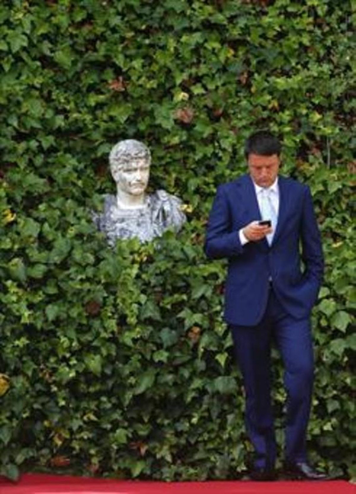 CONECTADO Renzi, antes de un encuentro oficial en Roma, en el 2014. CONECTADO Renzi, antes de un encuentro oficial en Roma, en el 2014.