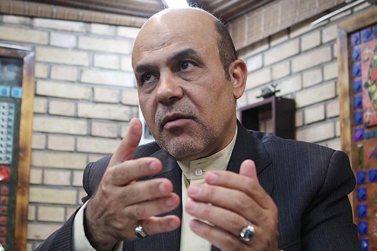 Una foto sin fecha proporcionada por la agencia de noticias KhabarOnline el 12 de enero de 2023 muestra al ex diputado iraní del ministerio de defensa Alireza Akbari durante una entrevista en Teherán, Irán Una foto sin fecha proporcionada por la agencia de noticias KhabarOnline el 12 de enero de 2023 muestra al ex diputado iraní del ministerio de defensa Alireza Akbari durante una entrevista en Teherán, Irán