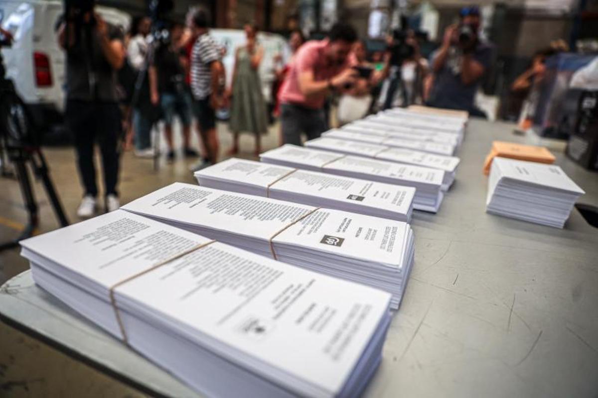 Dispositivo de urnas y papeletas para las próximas Elecciones Generales ...