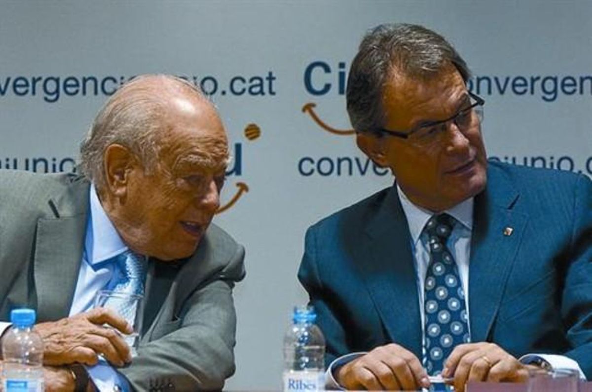 Artur Mas y Jordi Pujol en una reunión de la ejecutiva conjunta de CiU. Artur Mas y Jordi Pujol en una reunión de la ejecutiva conjunta de CiU.
