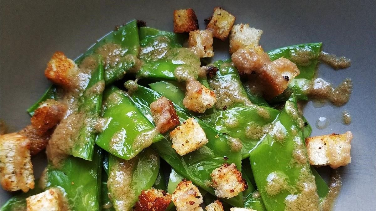 Foto hecha en la cocina: tirabeques con emulsión de anchoas. Foto hecha en la cocina: tirabeques con emulsión de anchoas.