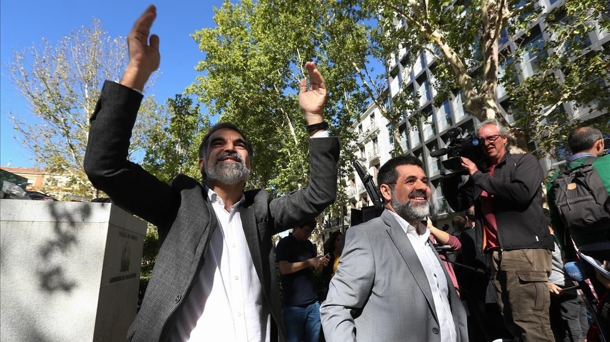 Jordi Sànchez y Jordi Cuixart, tras declarar en la Audiencia Nacional por un delito de sedición. Jordi Sànchez y Jordi Cuixart, tras declarar en la Audiencia Nacional por un delito de sedición.