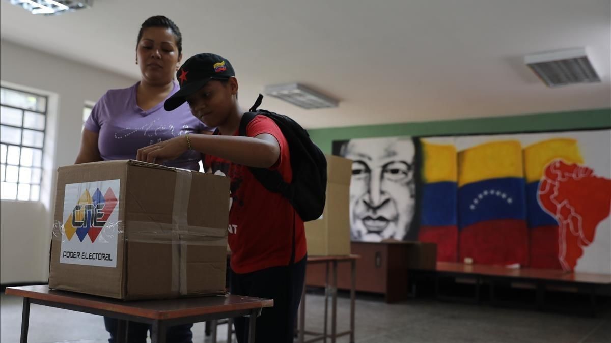 Colegio electoral en Caracas. Colegio electoral en Caracas.