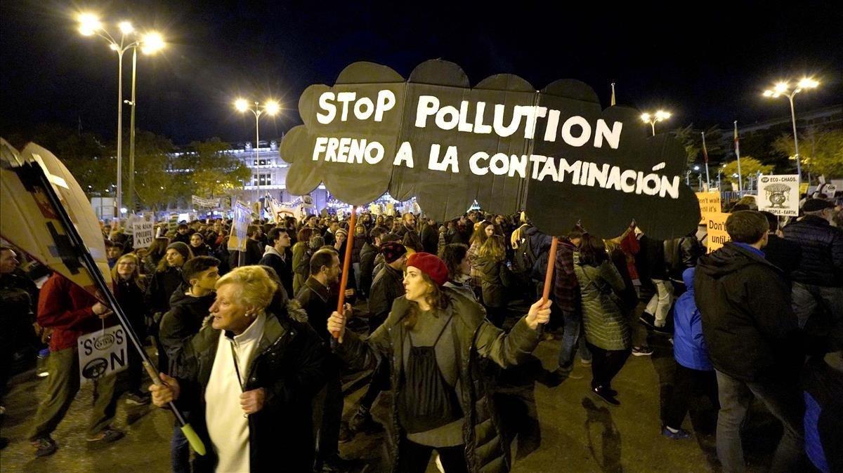 Manifestantes en la Marcha por el Clima de Madrid.