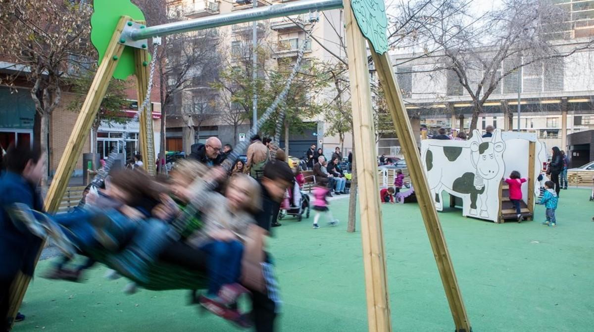 Niños en un parque de Barcelona.