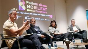 Jordi Porta, Joan Viaplana, Noemí Moya y Cristian Bardají, durante el debate organizado por Barcelona Futur sobre la movilidad en la ciudad