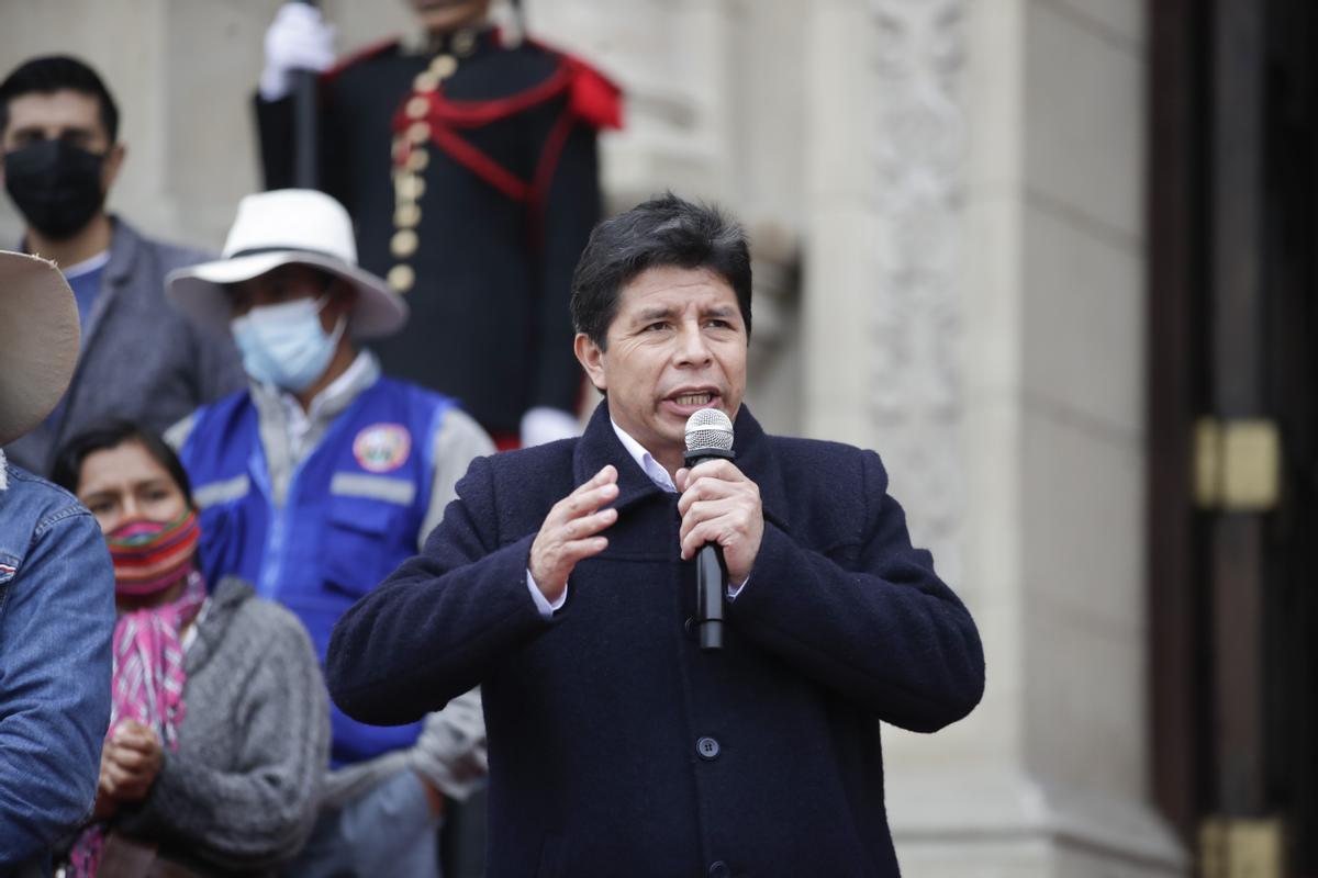 Pedro Castillo profundiza su agonía como presidente peruano