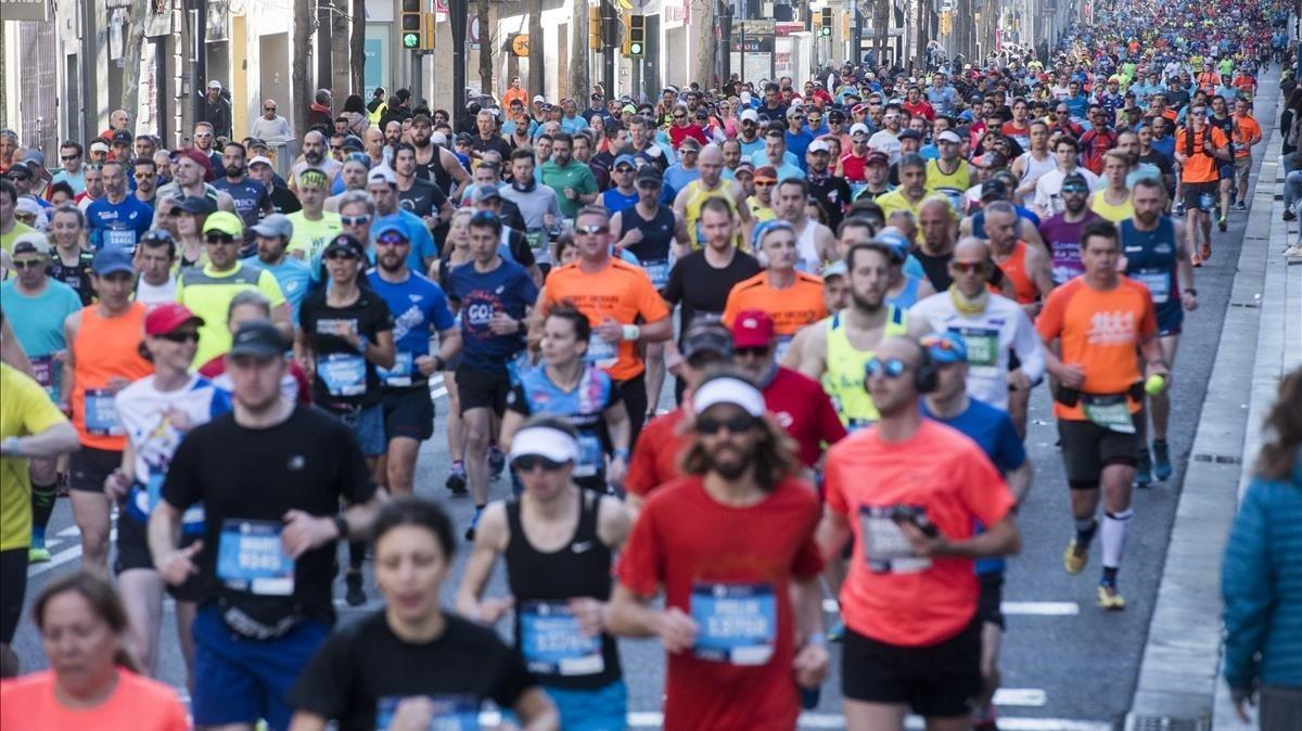 Imagen del Maraton de Barcelona en su primer kilometro de recorrido del año pasado.