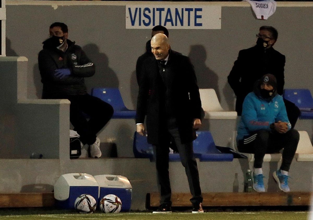 ZIdane, en el banquillo durante el choque con el Alcoyano ZIdane, en el banquillo durante el choque con el Alcoyano