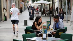 Ambiente en la calle Blai del Poble Sec, zona donde se aplica el Pla de Barris de Barcelona