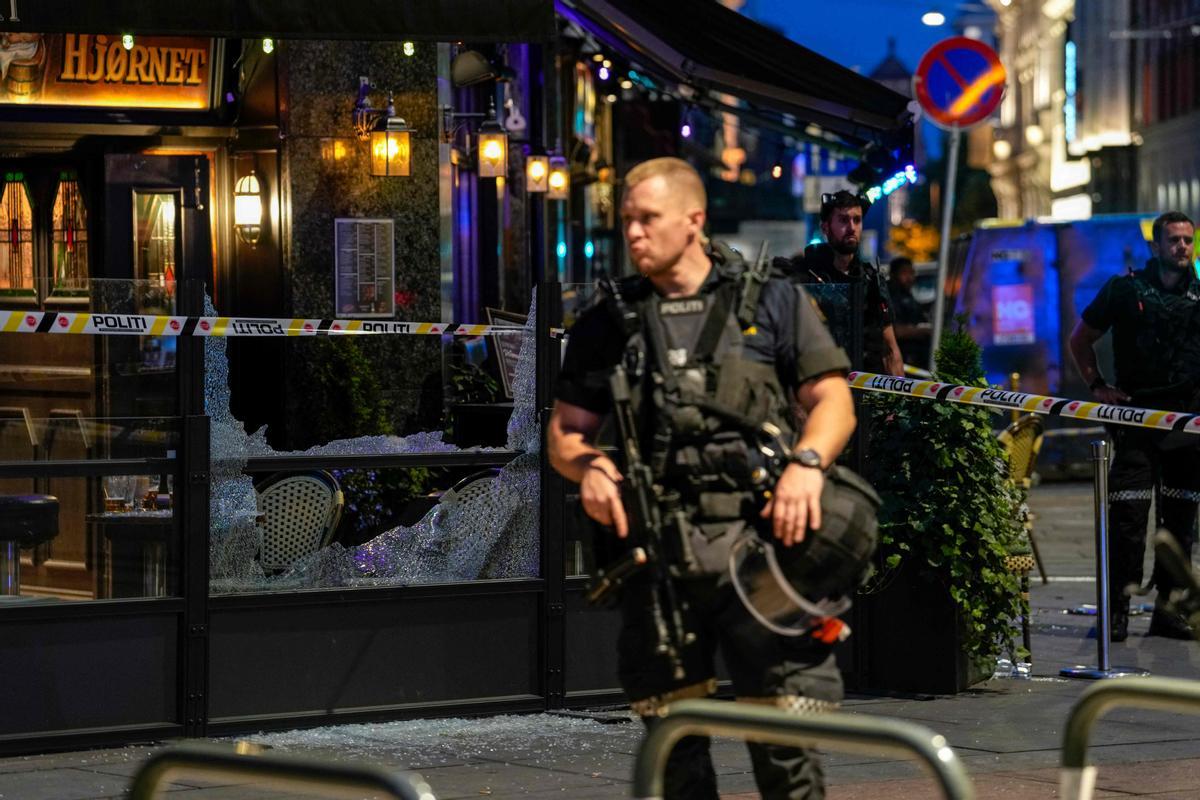 Dos muertos y al menos 19 heridos en un tiroteo en una discoteca gay en el centro de Oslo
