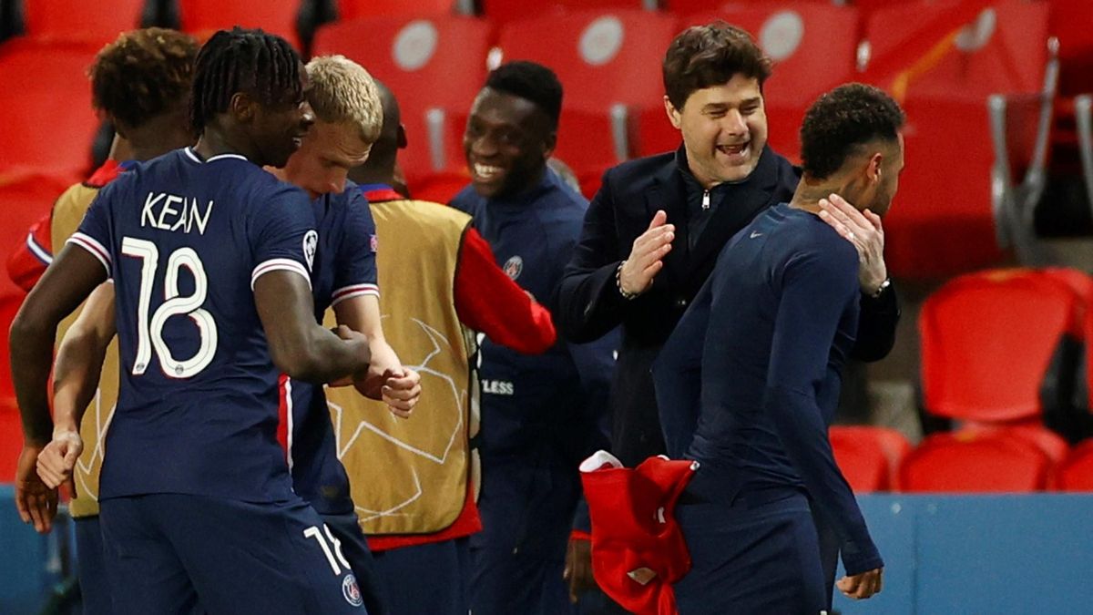 Pochettino felicita a Neymar tras lograr el pase a semifinales. Pochettino felicita a Neymar tras lograr el pase a semifinales.