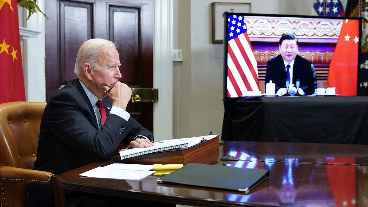 Joe Biden habla con el Xi Jinping, en una imagen de noviembre del 2021.