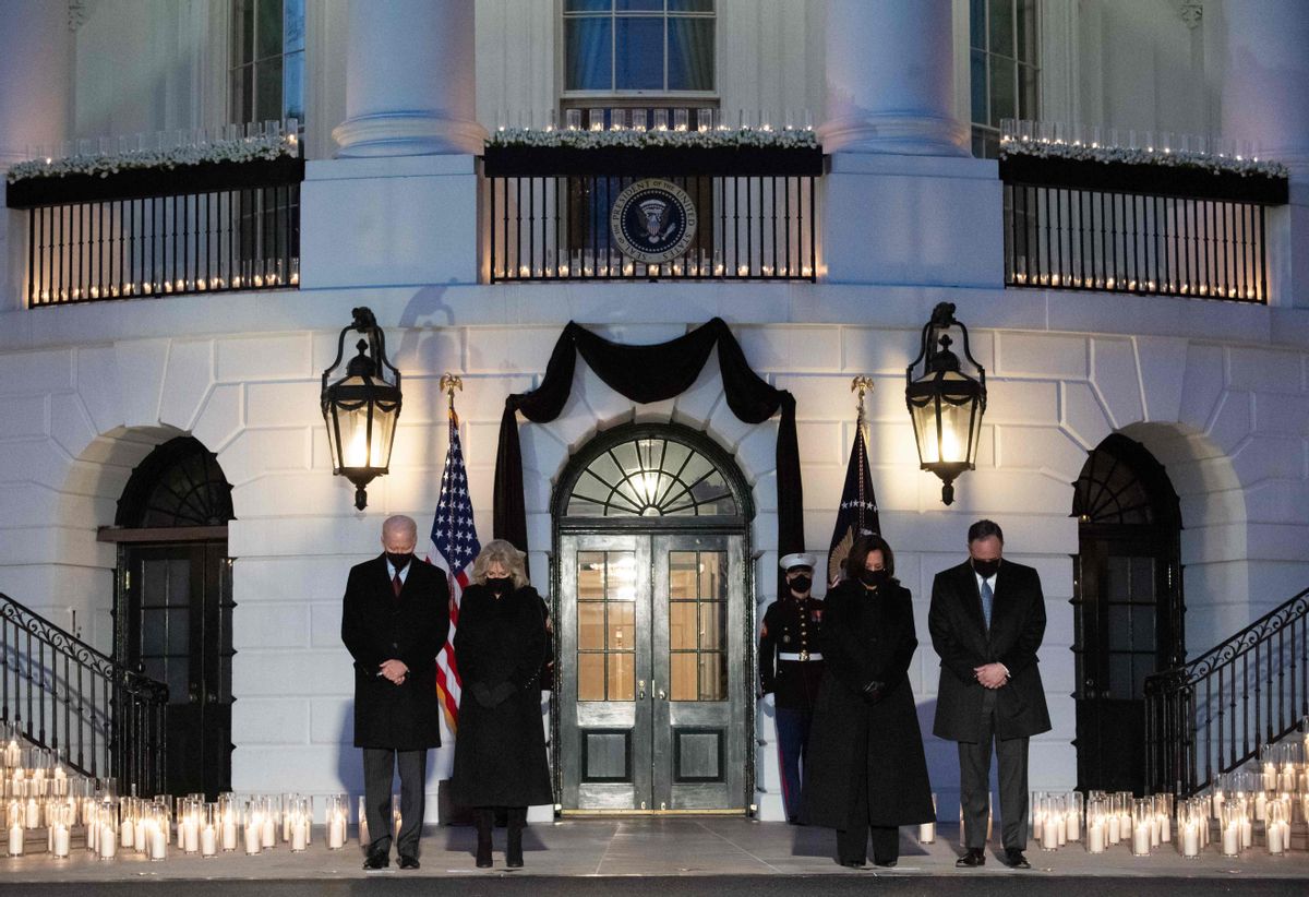 Homenaje en la Casa Blanca a las víctimas del covid-19 en EEUU, donde se ha llegado al medio millón de muertos. Homenaje en la Casa Blanca a las víctimas del covid-19 en EEUU, donde se ha llegado al medio millón de muertos.