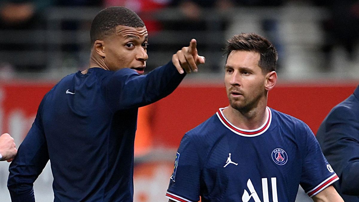 Mbappé, junto a Messi, al finalizar el partido del domingo del PSG contra el Reims. Mbappé, junto a Messi, al finalizar el partido del domingo del PSG contra el Reims.