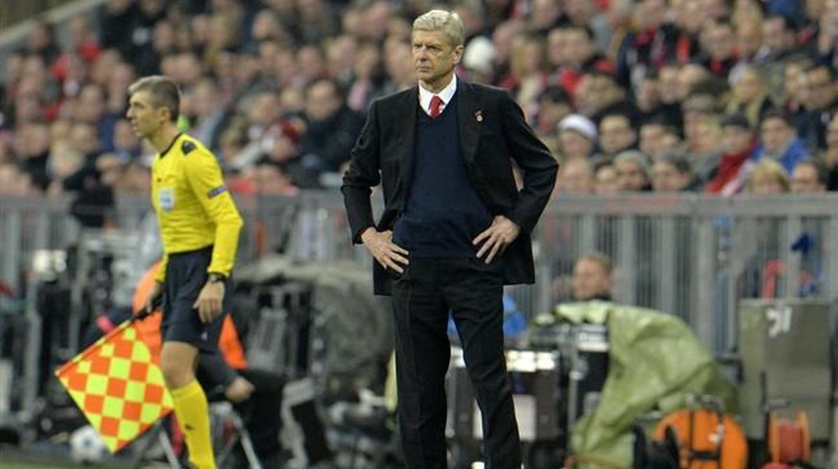 El técnico del Arsenal Arsène Wenger, durante un encuentro de la Champions League. El técnico del Arsenal Arsène Wenger, durante un encuentro de la Champions League.