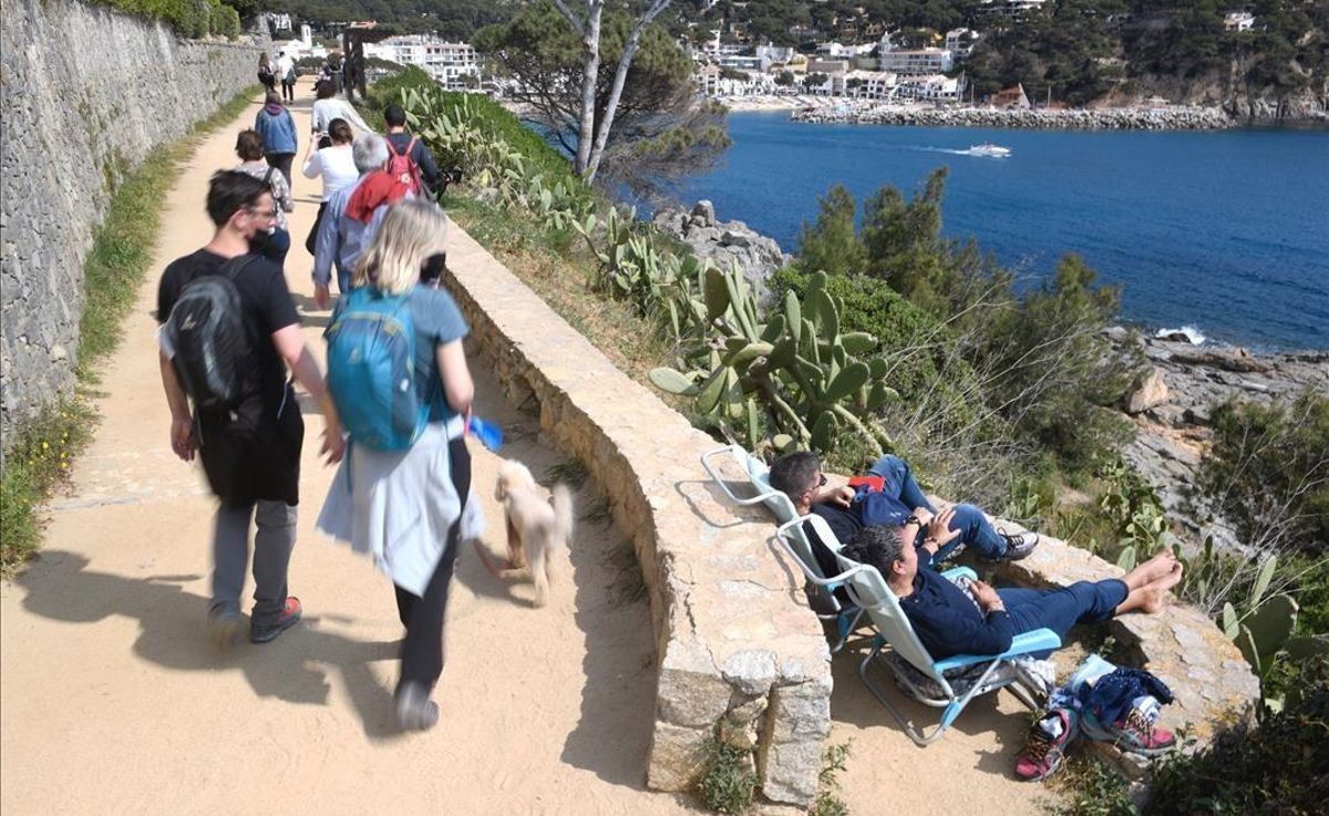 Ambiente en el Camí de Ronda entre Calella de Palafrugell y Llafranc, a principios de abril del 2021. Ambiente en el Camí de Ronda entre Calella de Palafrugell y Llafranc, a principios de abril del 2021.