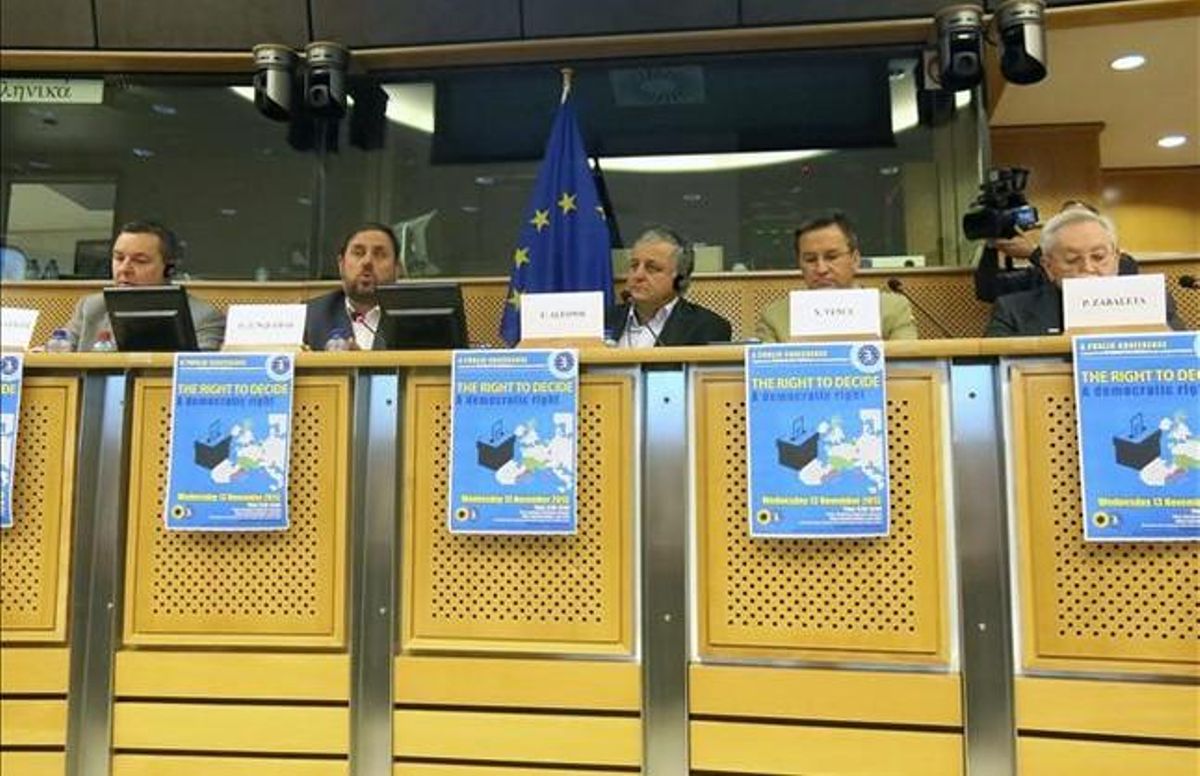 El presidente de ERC, Oriol Junqueras, este miércoles, 13 de noviembre, en una conferencia en el Parlamento Europeo. EFE / CLAUDIA MORÁN El presidente de ERC, Oriol Junqueras, este miércoles, 13 de noviembre, en una conferencia en el Parlamento Europeo. EFE / CLAUDIA MORÁN
