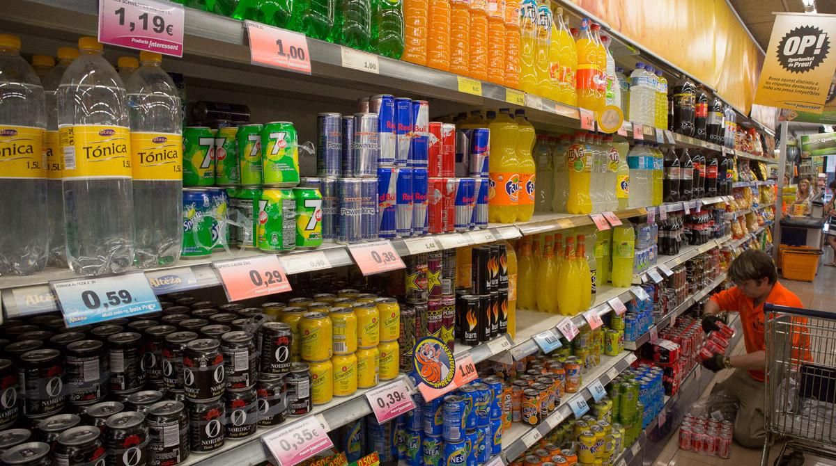 Envases de refrescos en un supermercado de Barcelona. Envases de refrescos en un supermercado de Barcelona.