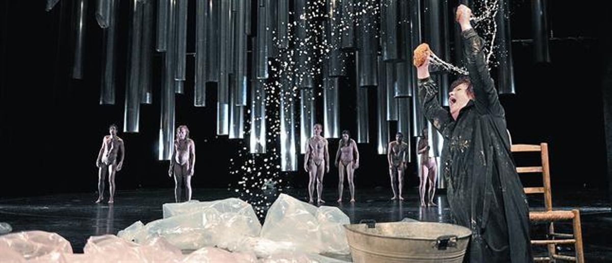 Escena de ’El gran teatro del mundo’, en versión de Bieito. Escena de ’El gran teatro del mundo’, en versión de Bieito.