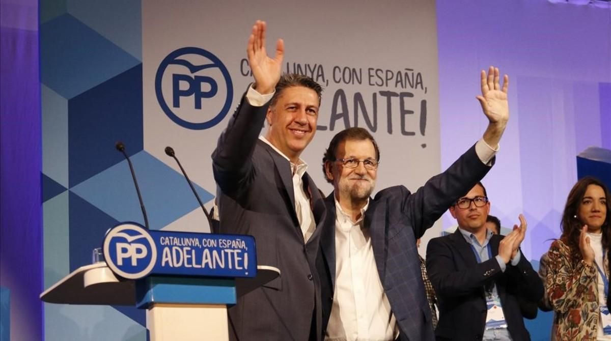El presidente del Gobierno, Mariano Rajoy, y el presidente del PPC, Xavier García Albiol, en la clausura del congreso de los populares catalanes. El presidente del Gobierno, Mariano Rajoy, y el presidente del PPC, Xavier García Albiol, en la clausura del congreso de los populares catalanes.