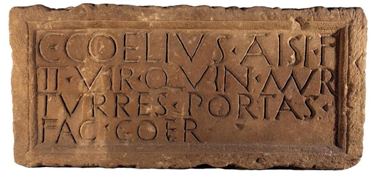 Lápida de Caius Coelius, procedente de la muralla romana de Barcelona y depositada en el Museu d’Arqueologia de Catalunya.