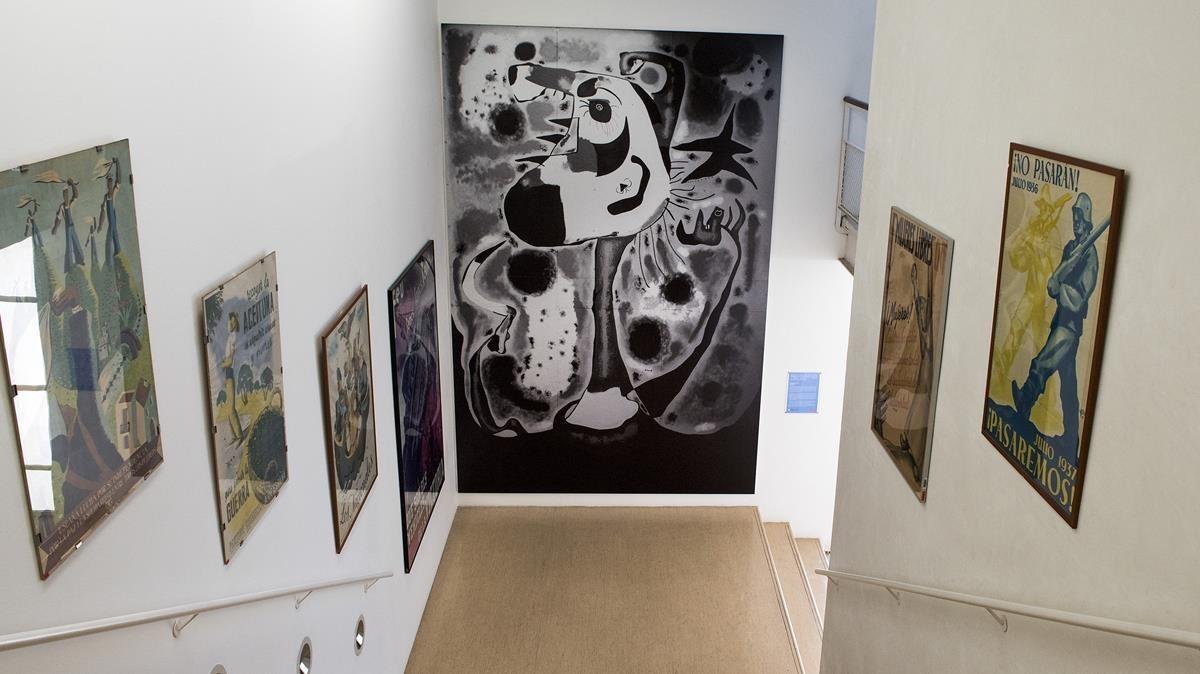 La reproducción de ’El segador’ de Joan Miró, en el Pavelló de la República. 