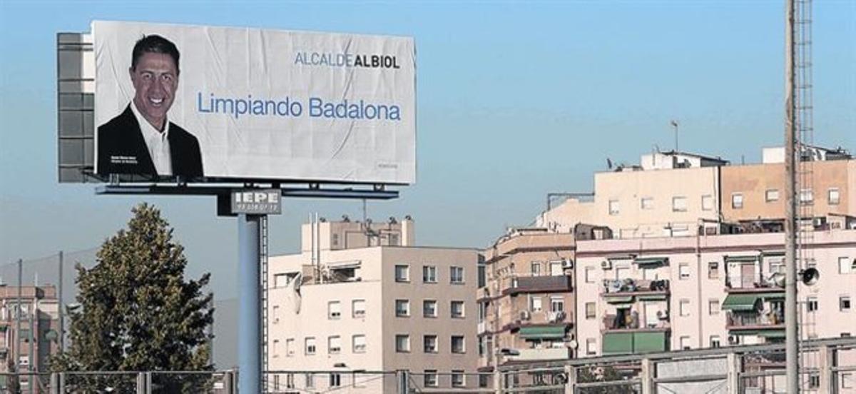 Propaganda poco limpia Uno de los carteles de Albiol en la pasada campaña de las municipales. Propaganda poco limpia Uno de los carteles de Albiol en la pasada campaña de las municipales.
