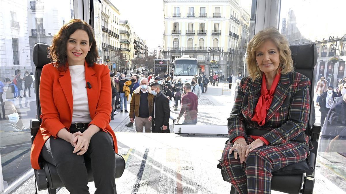 María Teresa Campos con la presidenta madrileña, Isabel Díaz Ayuso, en ’La Campos Móvil’
