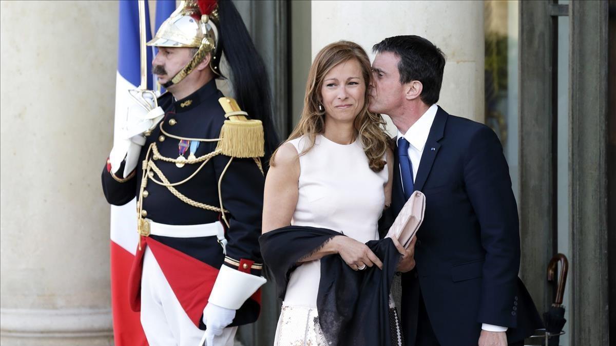 Manuel Valls y Anne Gravoin, en un acto oficial en el 2015.