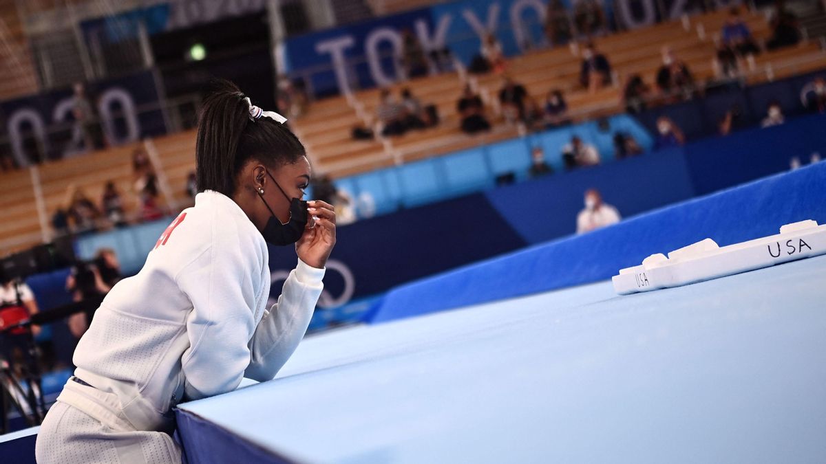 Simone Biles se retira de la final por equipos Simone Biles se retira de la final por equipos