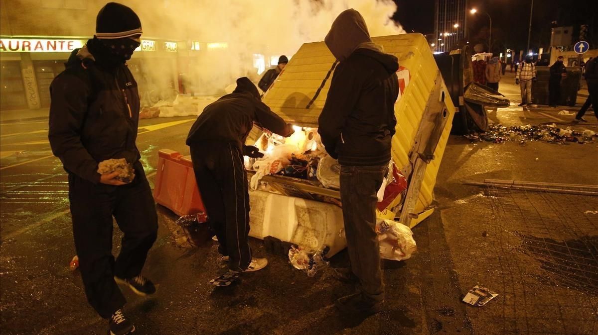 Incidentes en la calle Vitoria en el barrio del Gamonal. Incidentes en la calle Vitoria en el barrio del Gamonal.