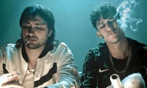 Ramón El Cristo y Yung Beef en una escena de ’Mala Ruina’