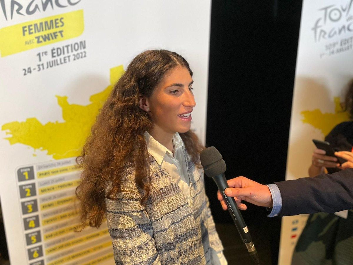 Elisa Balsamo, campeona del ciclismo en ruta, durante la presentación del Tour 2022, en París. Elisa Balsamo, campeona del ciclismo en ruta, durante la presentación del Tour 2022, en París.