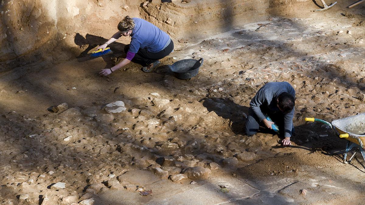 Restos de la Vía Augusta romana encontrados en el centro de Badalona