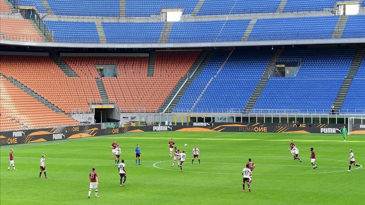 Imagen de San Siro, completamente vacío, durante la disputa del Milan-Genoa