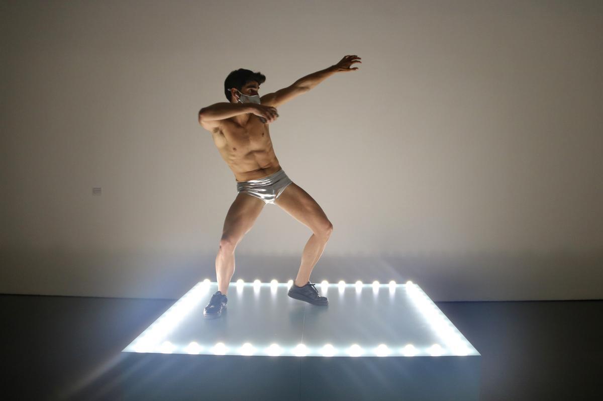 ’Untitled’ (Go-Go Dancing Platform), de Gonzalez-Torres, en el Macba.