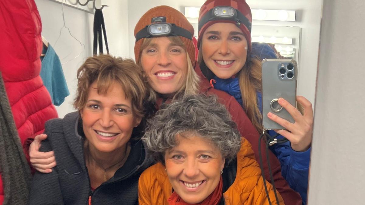 Las actrices Silvia Bel, Sara Espígul, Míriam Iscla y Natalia Sánchez en un selfie en los camerinos del teatro Borràs Las actrices Silvia Bel, Sara Espígul, Míriam Iscla y Natalia Sánchez en un selfie en los camerinos del teatro Borràs