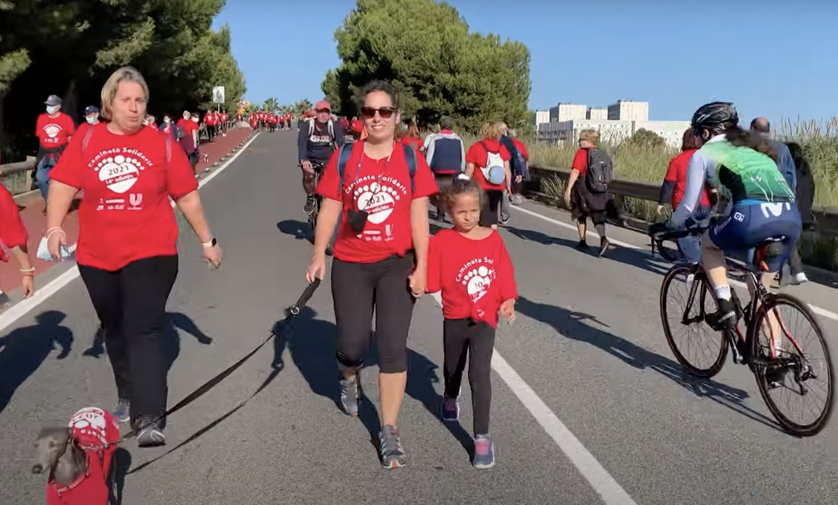 Viladecans retoma su Caminata Solidaria abriendo el Camí del Mar Viladecans retoma su Caminata Solidaria abriendo el Camí del Mar