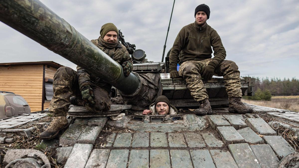 Ucraïna: arriben els blindats i els carros