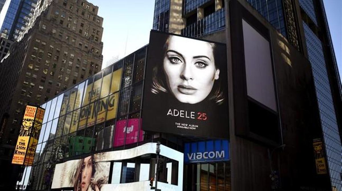Cartel del nuevo disco de Adele, 25, en las calles de Nueva York Cartel del nuevo disco de Adele, 25, en las calles de Nueva York